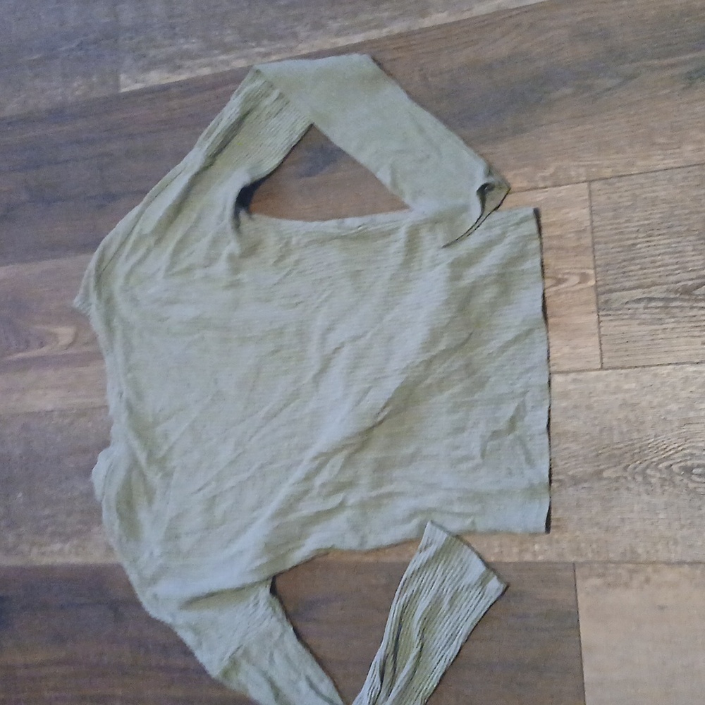 Twisted‎ Cropped Top - Picture 6 of 6